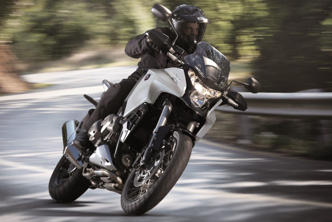 découvrez notre guide complet sur l'assurance moto : comparez les offres, trouvez la couverture adaptée et protégez votre véhicule tout en bénéficiant des meilleures garanties. profitez de conseils d'experts pour assurer votre sécurité sur la route.