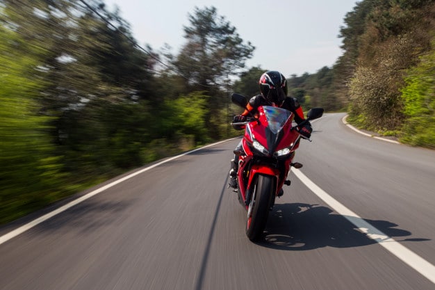 découvrez notre simulateur d'assurance moto pour comparer les meilleures offres du marché. obtenez un devis personnalisé en quelques clics et trouvez la couverture idéale pour votre deux-roues.