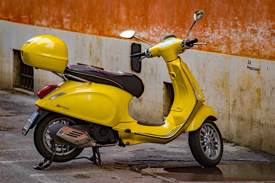 découvrez notre guide complet sur l'assurance scooter : comparez les tarifs, trouvez la meilleure couverture pour protéger votre véhicule. obtenez des conseils d'experts et assurez-vous de rouler en toute sérénité.