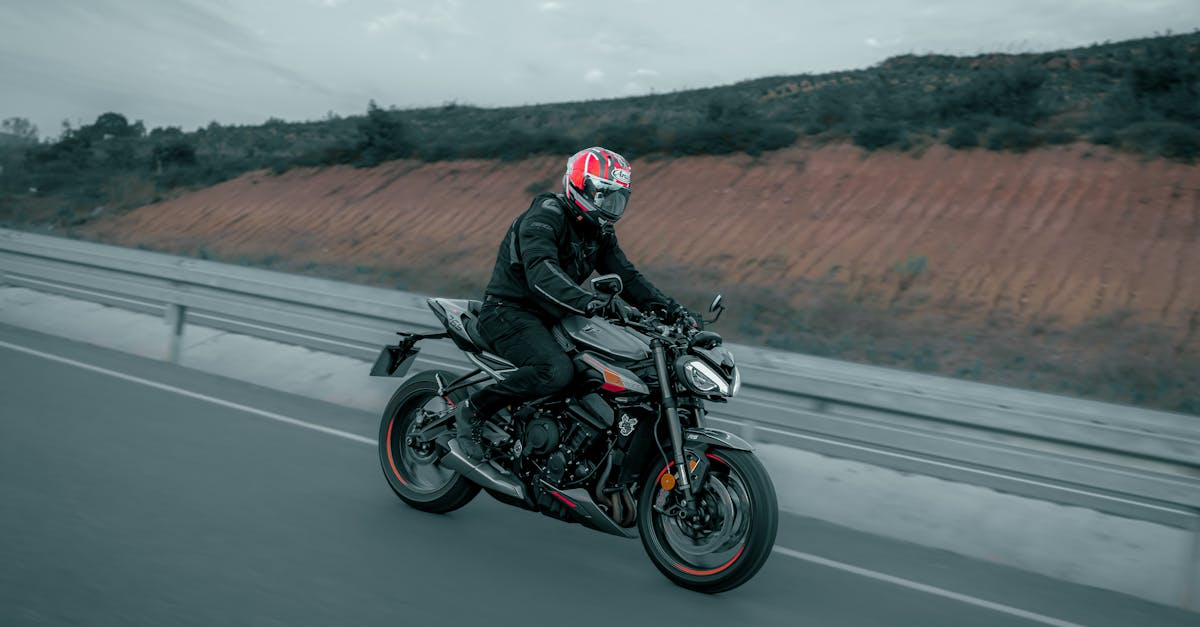 découvrez notre assurance moto adaptée à vos besoins ! protégez votre deux-roues avec une couverture complète, des tarifs compétitifs et un service client à l'écoute. roulez en toute sérénité sur la route.