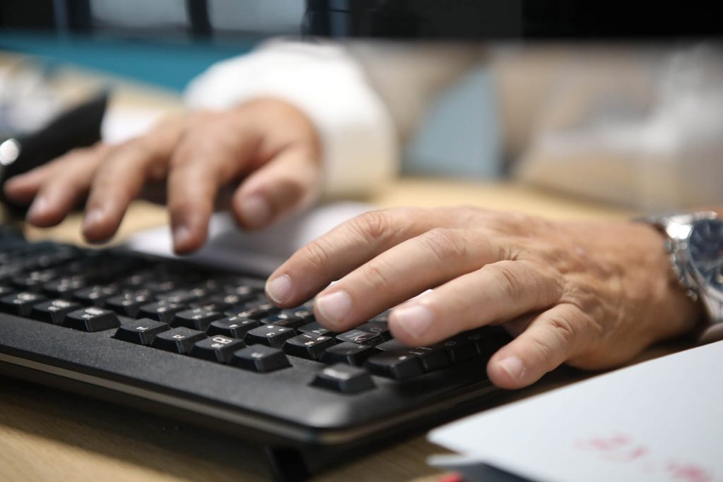 obtenez votre devis d'assurance simplifié en quelques clics. comparez les offres, choisissez la couverture adaptée à vos besoins et économisez du temps et de l'argent avec notre processus rapide et facile.