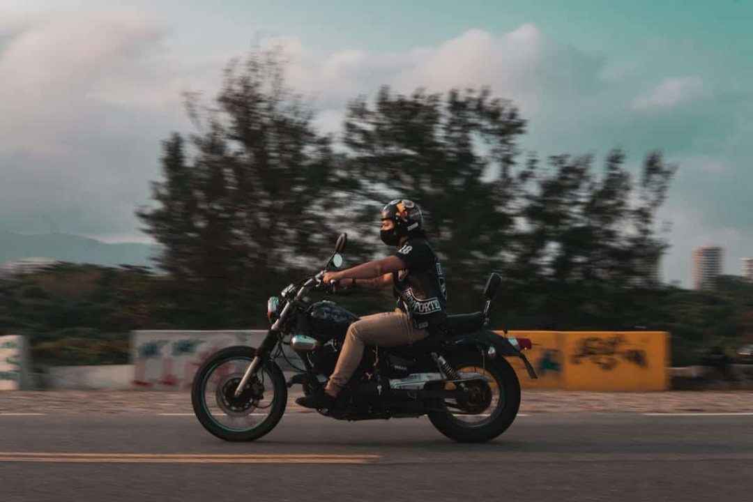 découvrez l'assurance moto axa, une couverture adaptée à vos besoins pour rouler en toute sérénité. profitez de garanties complètes, d'un service client aux petits soins et des tarifs compétitifs pour protéger votre deux-roues. faites le choix de la sécurité avec axa.