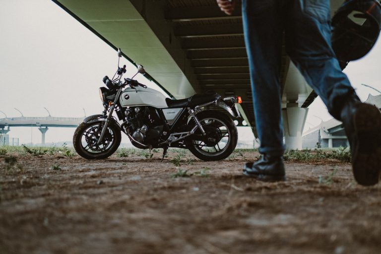 profitez de l'assurance moto au kilomètre proposée par maaf, idéale pour les motards occasionnels. bénéficiez d'une couverture sur mesure qui s'adapte à votre usage, avec des tarifs attractifs et des garanties complètes pour une conduite sereine. découvrez une solution flexible qui correspond à votre mode de vie !