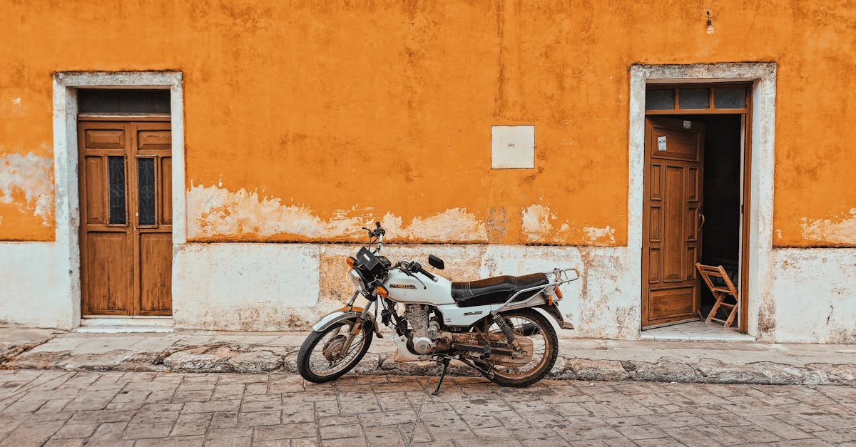 protégez votre passion pour les motos vintage avec une assurance spécialisée qui couvre tous les aspects de votre véhicule classique. obtenez une couverture adaptée à vos besoins, des tarifs compétitifs et une tranquillité d'esprit lors de vos balades rétro.
