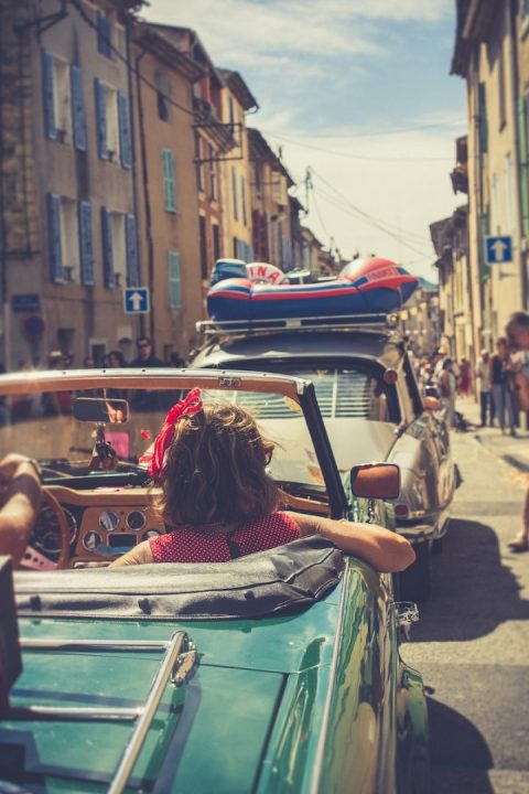 découvrez notre assurance temporaire spécialement conçue pour les jeunes. bénéficiez d'une couverture flexible et adaptée à vos besoins, que ce soit pour un voyage, un projet ou une période d'études. protégez-vous à moindre coût tout en profitant de la vie !