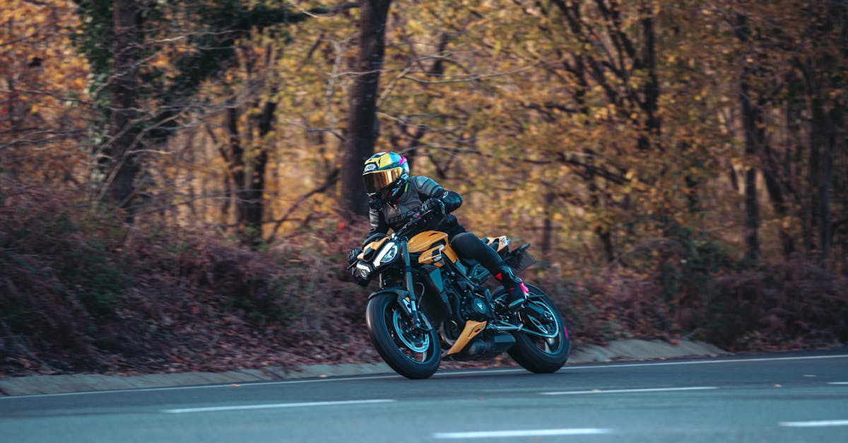 découvrez des citations inspirantes sur la moto qui capturent la passion, la liberté et l'aventure. parfaites pour les amateurs de deux-roues, ces phrases célébrent l'esprit motard.