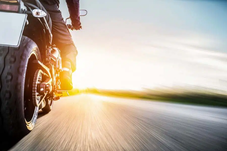 découvrez la moto duo 2022, un modèle alliant performance, confort et design pour des aventures à deux inoubliables. explorez ses caractéristiques innovantes et profitez de balades en toute sécurité.